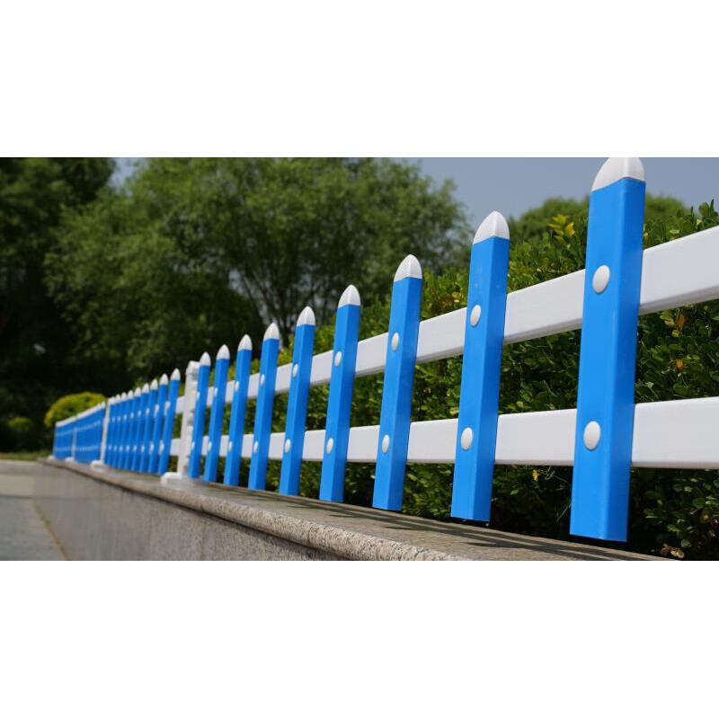 塑鋼P(yáng)VC草坪護(hù)欄 美觀實用的戶外隔離解決方案